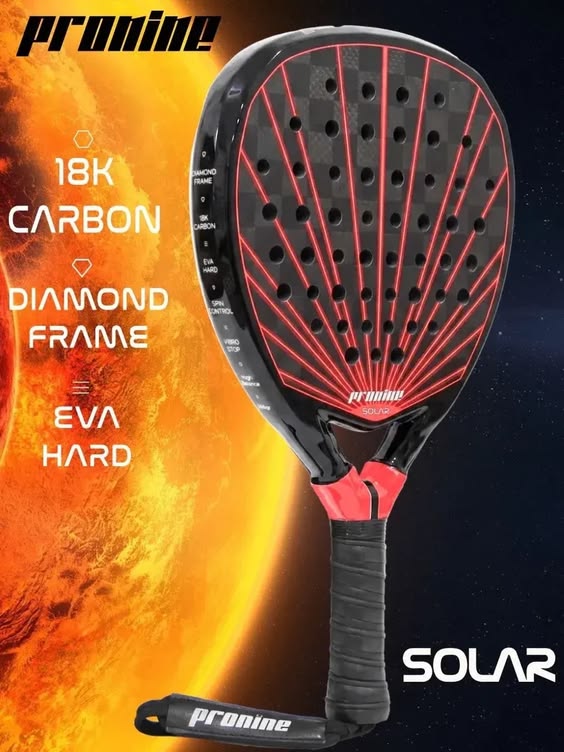 Pronine Profi Series SOLAR — флагманская атакующая падел-ракетка для тех, кто играет первым номером и любит завершать розыгрыш мощным ударом.